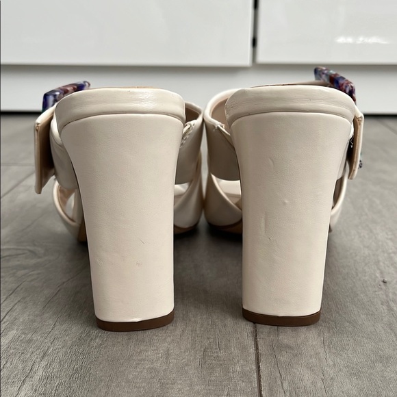 CHARLES DAVID NWOT Cream Heeled Gleam Sandals with Multicolor Buckle, Size 8 - Picture 6 of 10